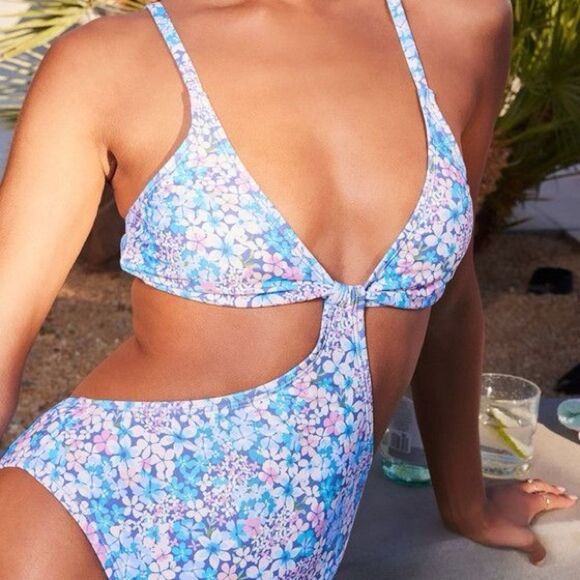 Lulus Le Soleil Blue Floral Print Cutout High Cut One-Piece Swimsuit Medium NEW - Picture 7 of 13